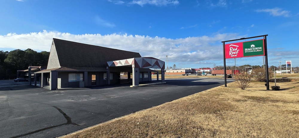 HomeTowne Studios LaGrange