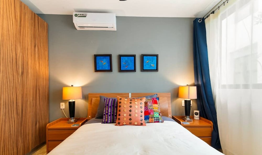 Colorful Perfect Located 2 Br w Great Amenities