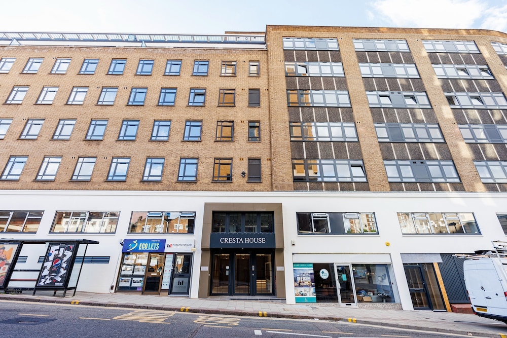 Modern 2 bed Flat in Town Centre - Free Wifi