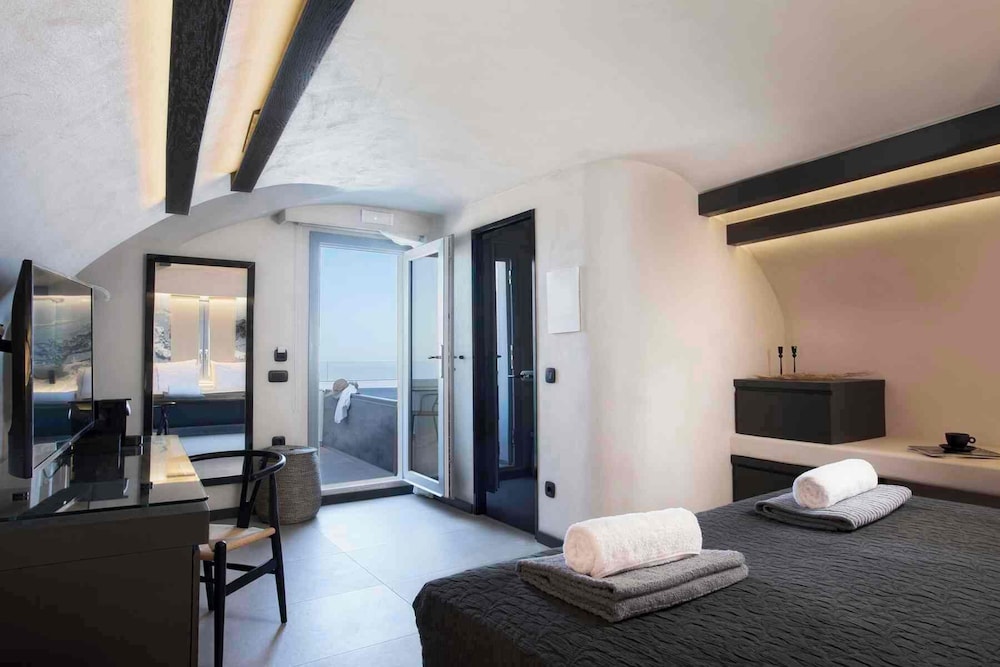 ArmonOia Suites