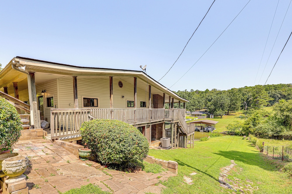 Lakeside Hot Springs Retreat w/ Pool Table! view 5