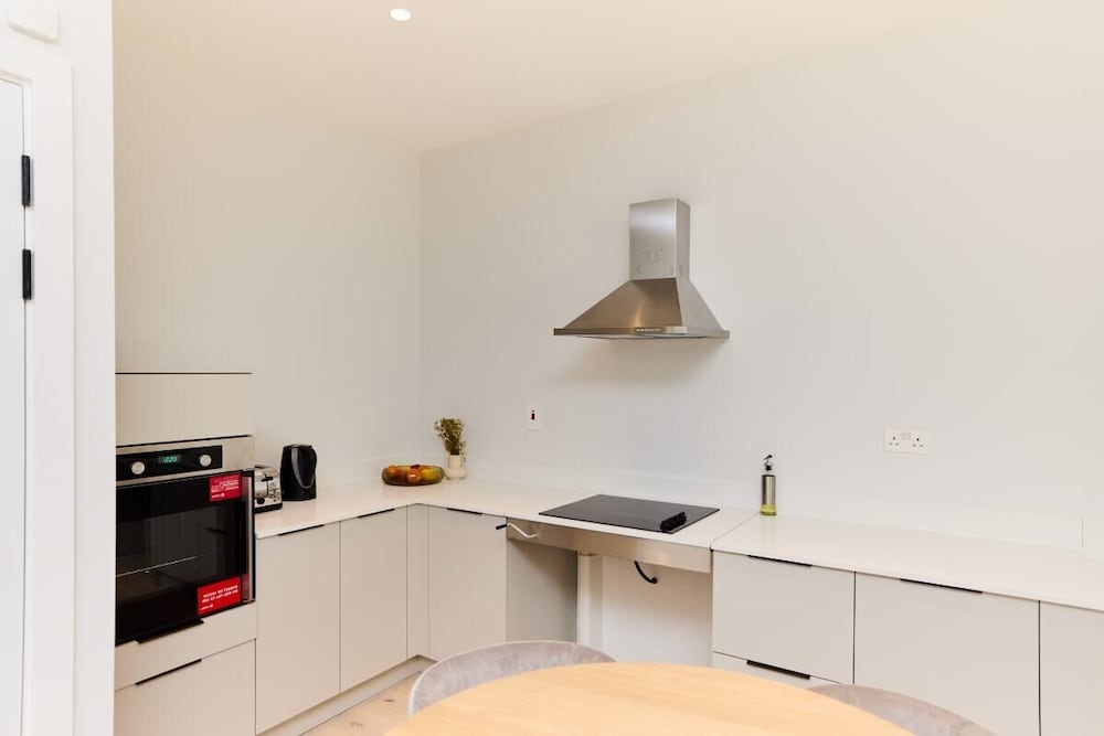 The Brondesbury Hideout - Breathtaking 1bdr Flat With Terrace + Parking