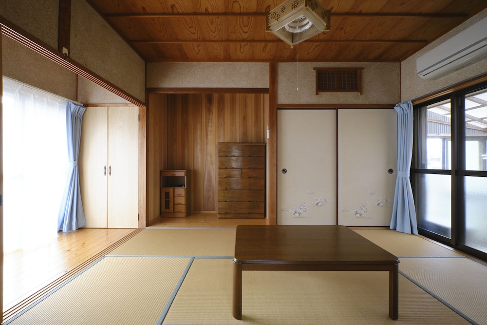 Vacation rentals -un- view 3
