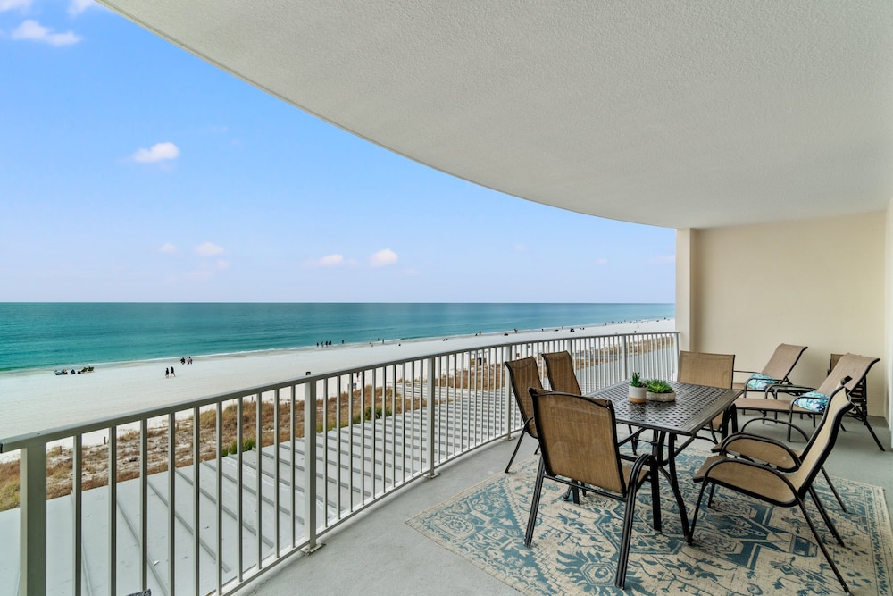Twin Palms by Book That Condo