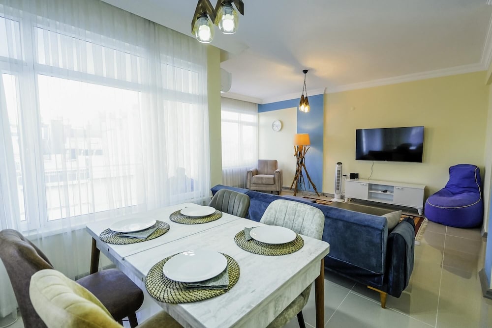Central and Comfy Flat With Balcony in Muratpasa