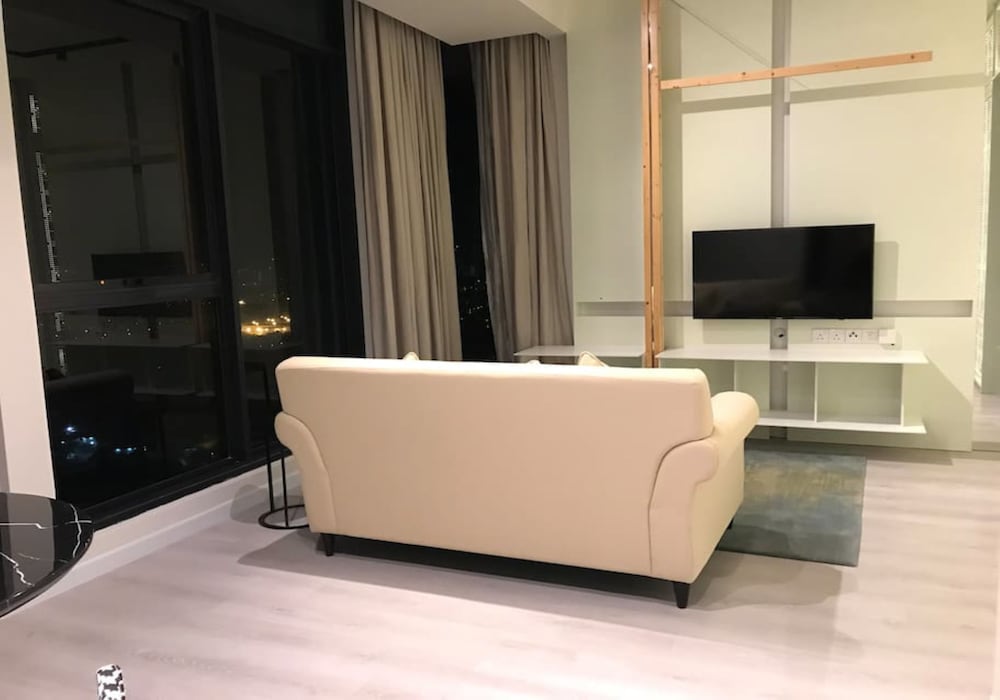 Expressionz Professional Suites by Kelvin