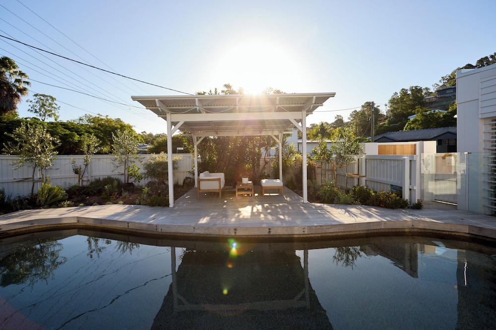 Tugun Retreat - 5BRM Home with Pool