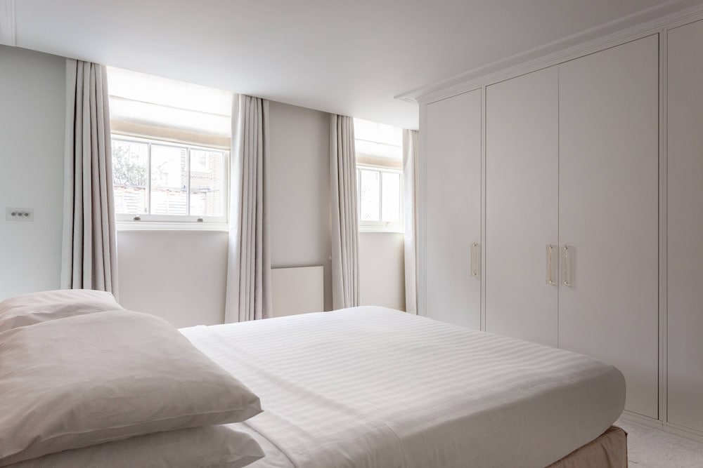 Eaton Mews South by Onefinestay