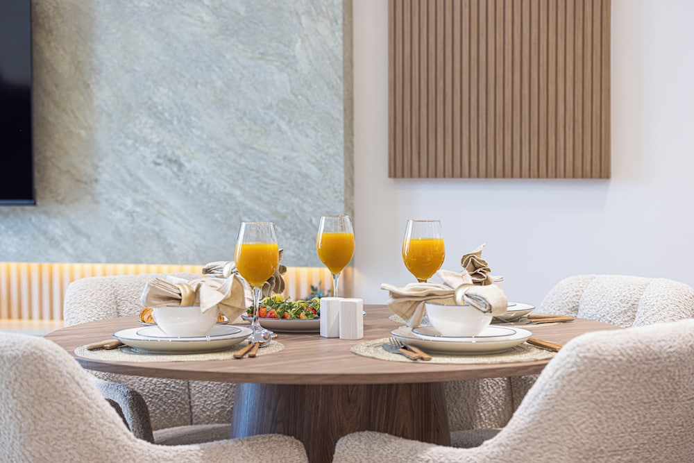 Binghatti Suites by Hostiva - City View