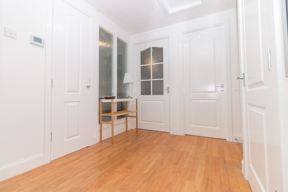 Dundee Vacations - Seaview Cottage - Property Image 8
