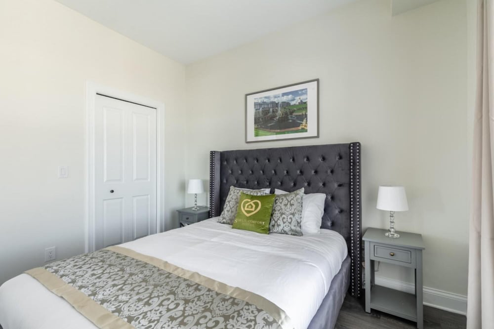 Rideau 2Br Signature Apartment Free Parking - Image 2