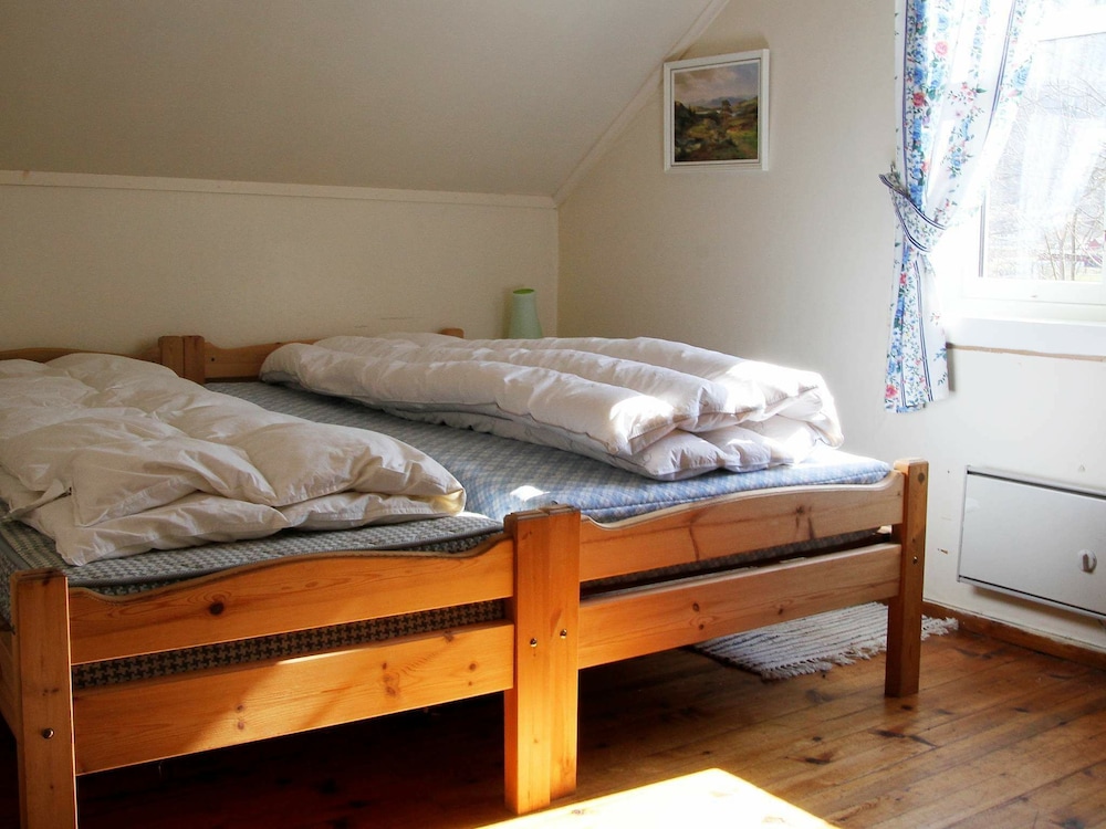 7 Person Holiday Home in Fresvik view 4