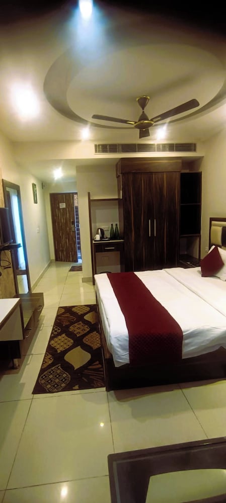 Hotel President Chintpurni