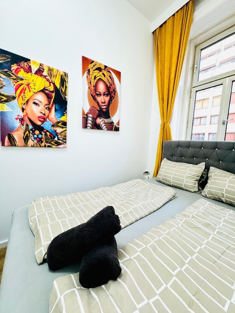Family 9BR Apartment Near Augarten