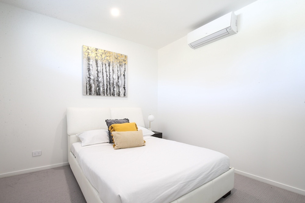 Bayfront Holiday Retreat With Parking