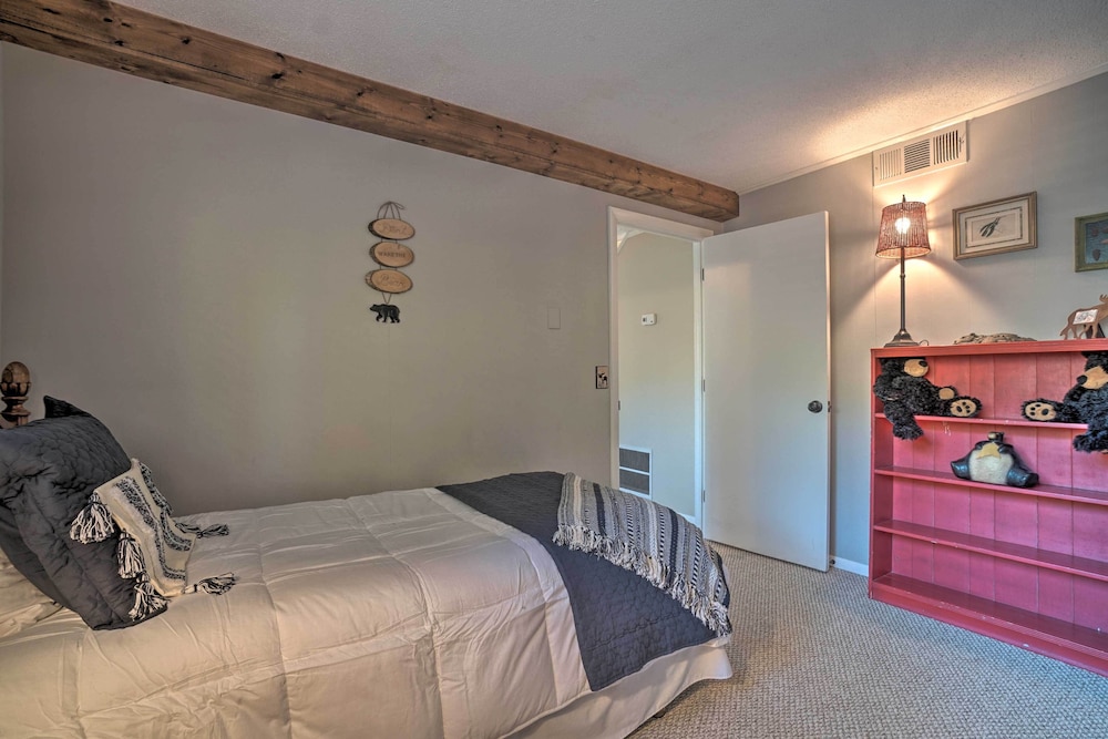 Serene Sky Valley Home w/ 180 Degree Mountain View