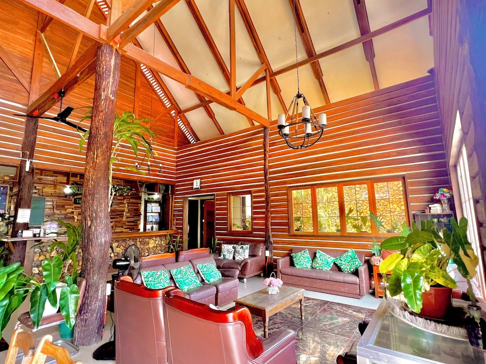Novie's Tourist Inn