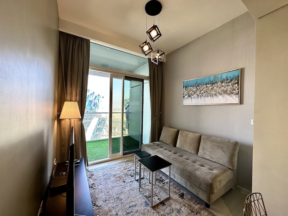 LuxBnB Vera Residences I Skyline Views