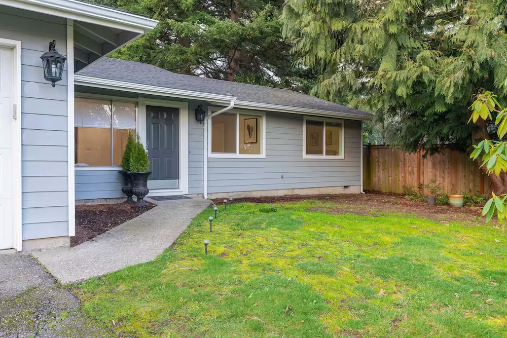Comfortable Kirkland Home for Family & Remote Work