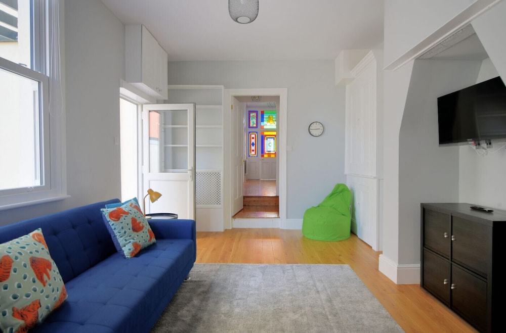 7 Seafield Road