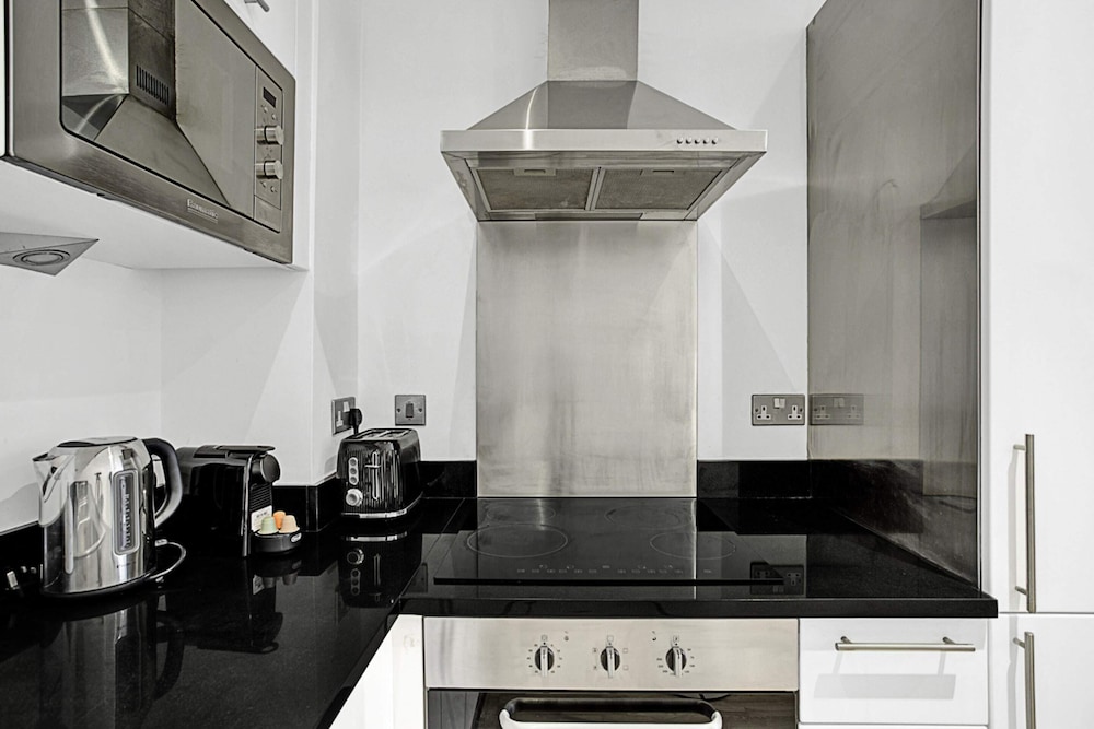Urban Retreat: Stylish 1-bed Bliss