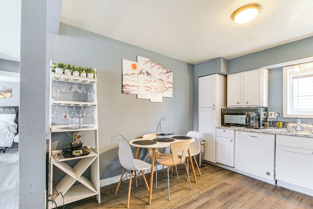 11 Mi to Kincaid Park: Convenient + Cozy Apt!