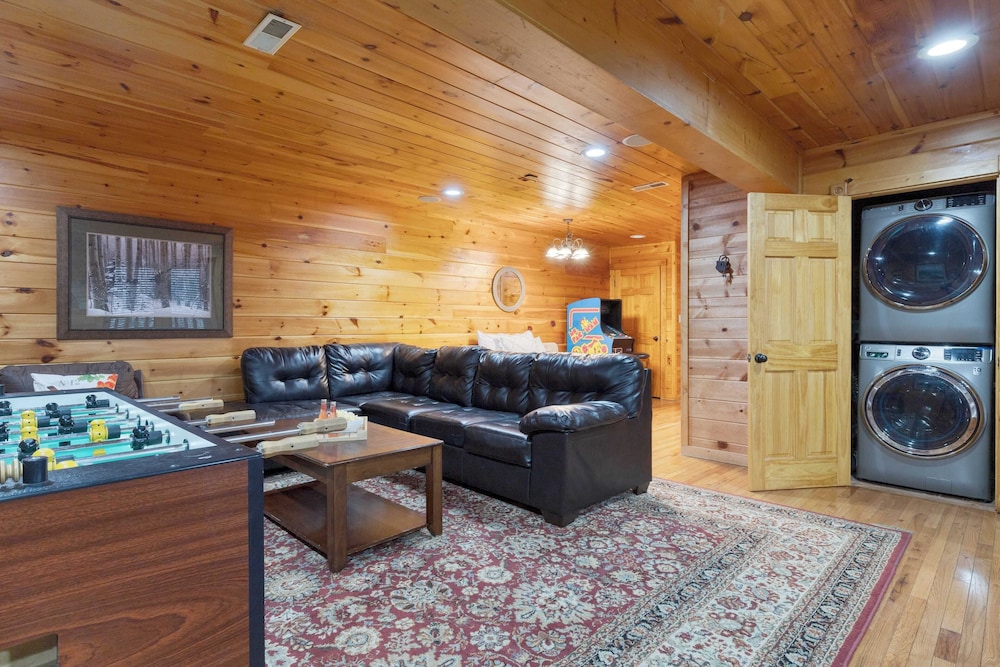 The Big Easy by Avantstay Hot Tub, Game Room, Spacious Deck Premier Location