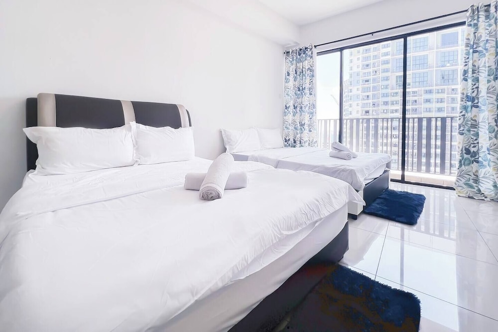 ICity Luxury Condo by Smarthome