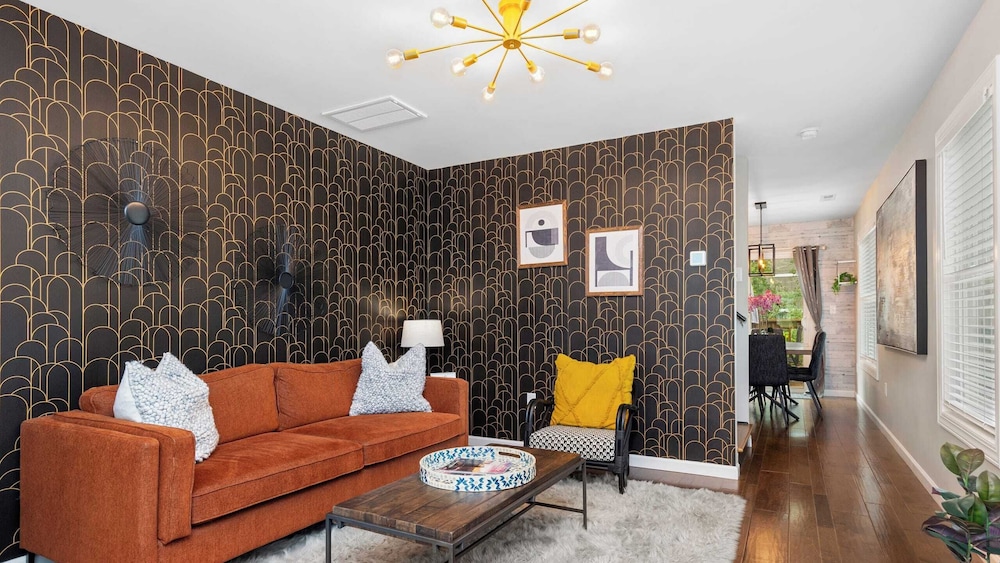 10 Townhomes, Sleeps 89 6 Mins to DT Asheville Sycamore Cove by Avantstay