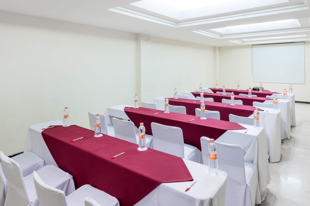 Culiacan Vacations - Ramada by Wyndham Hola Culiacan - Property Image 9