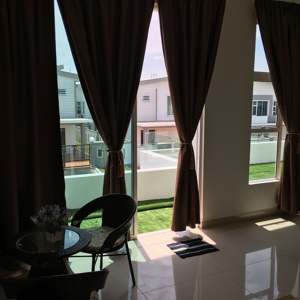 Lux Desaru Villa