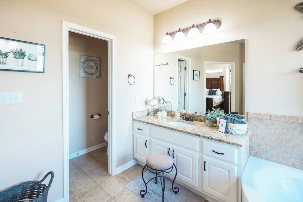 Austin Charm Home by The Key Rentals