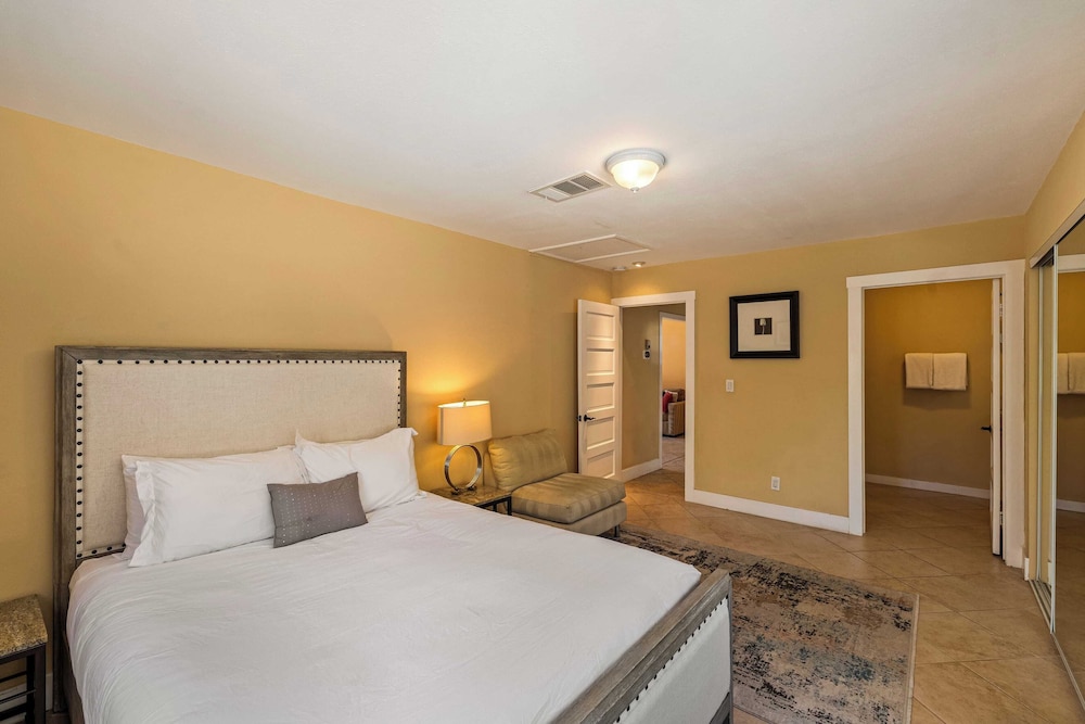 Dandelion by Avantstay Pool, 0.2mi to Downtown!