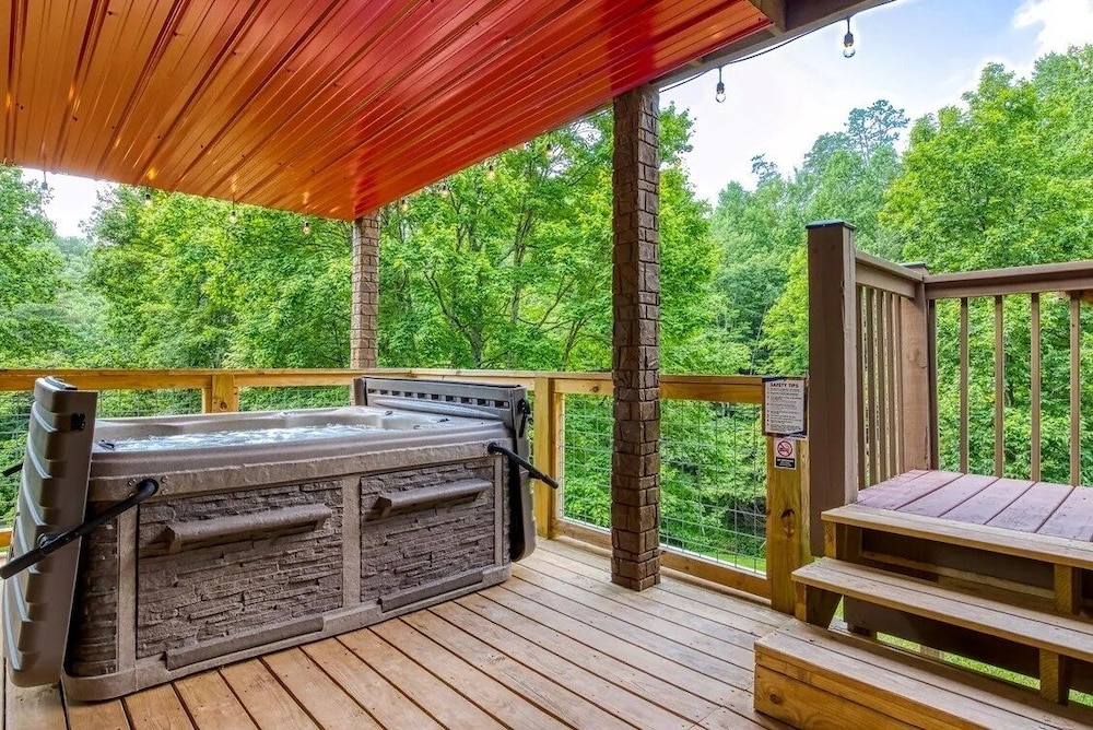 Tennessee Risky 3 Bedroom Cabin
