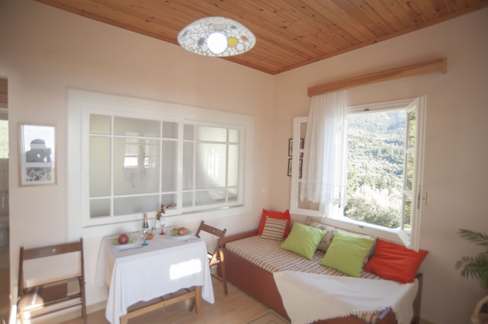 Inviting 1-bed Apartment in Agios Nikitas view 3