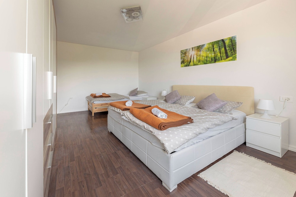 Serene Retreat Apartment St. Anton view 3