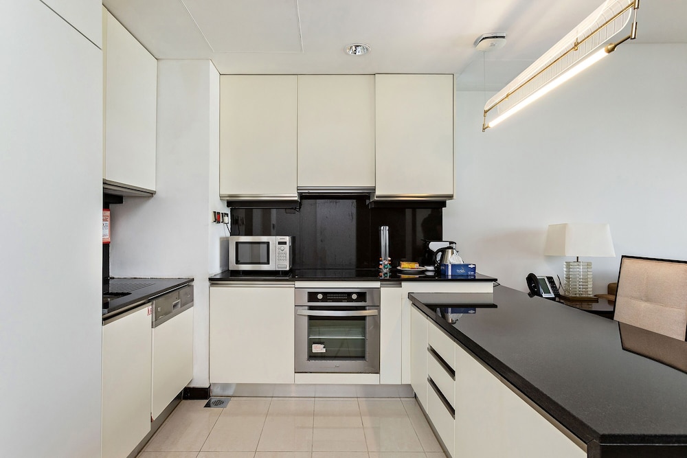Marriott 1BR Apartment with Marina View
