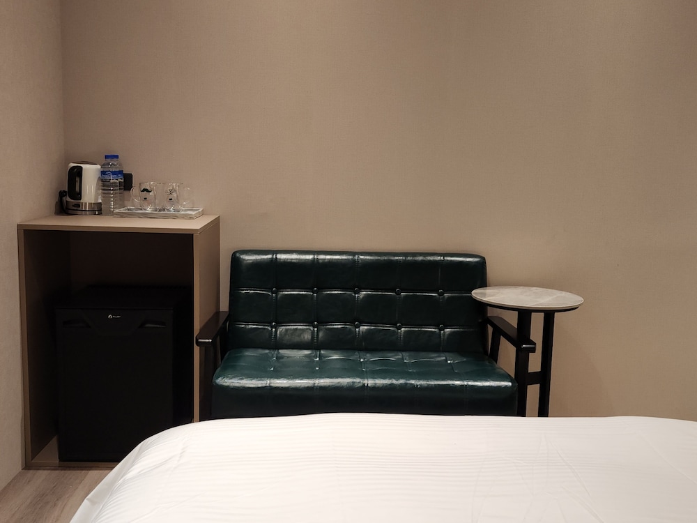 Fun Stay Inn Ximen