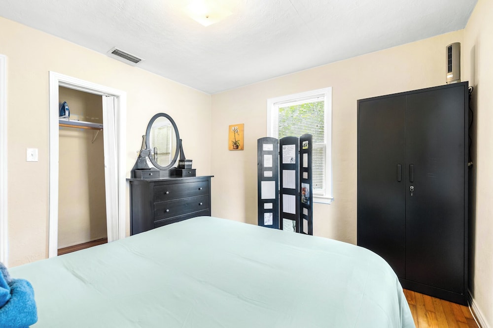 Charming Seminole Heights Getaway