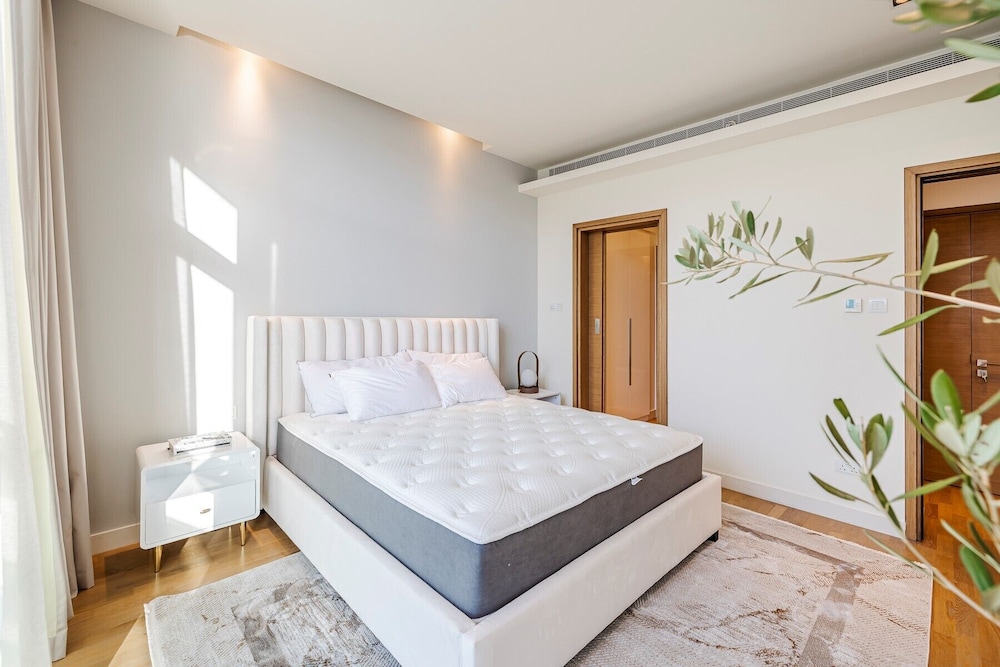 Cozy & Large 1BR Citywalk Building 7