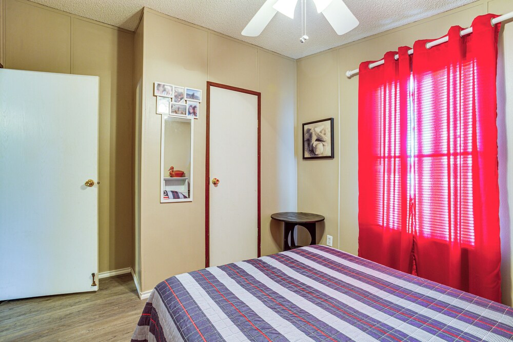 1 Mi to Lake Texoma: Peaceful Kingston Getaway