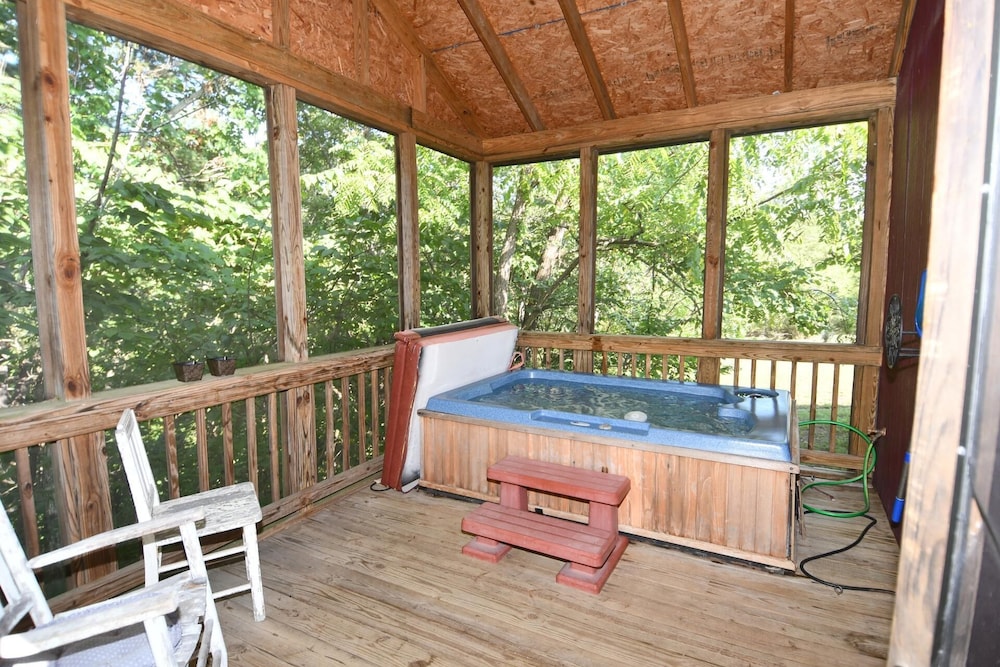 Whispering Hills - Couples Getaway - Property Image 14