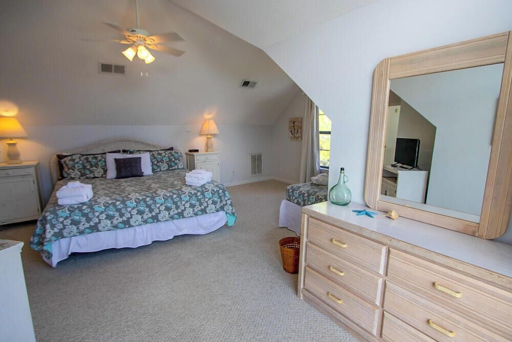 Spectacular Open Floor Plan With Elegance 5-bed, 4-bath Haven on Fripp Island