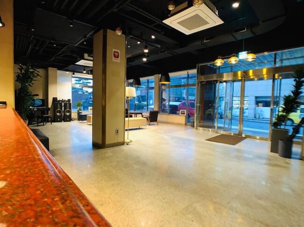 Lobby & Reception