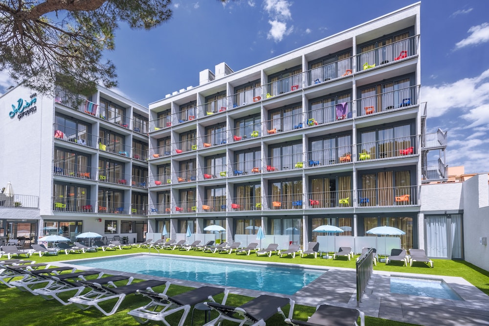 Hotel GHT Sa Riera - Image 1