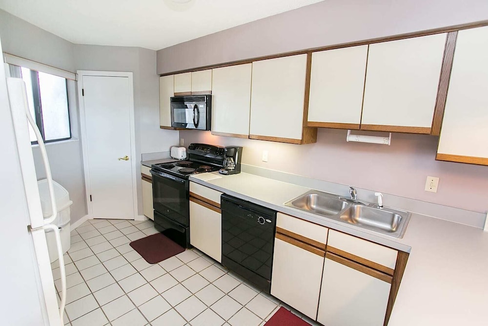 Oceanfront Luxury: 2BR Condo, St. Augustine