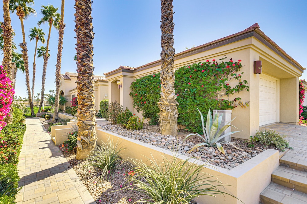 Community Pools & Golf Views: Palm Desert Condo!
