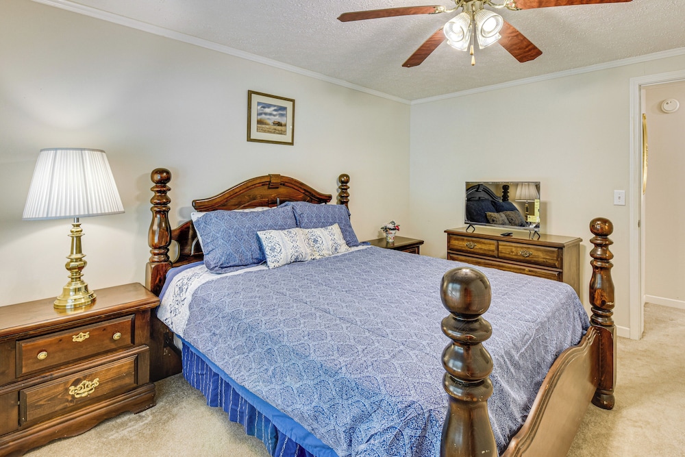 2 Mi to Dtwn: Retreat on 3 Acres in Pelzer!