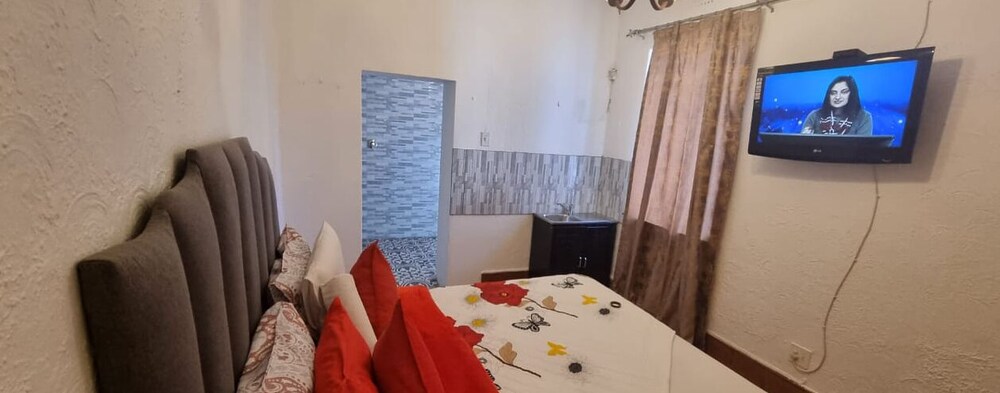 Neo & ruks guest house Boston