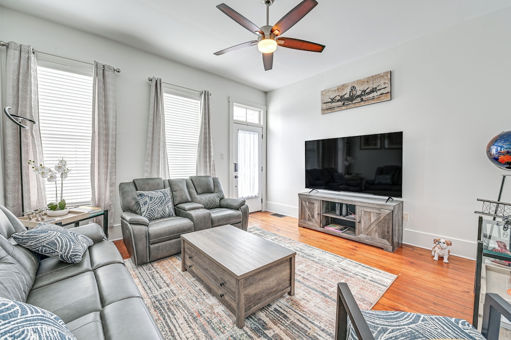 Family-friendly Louisville Gem: Prime Location!